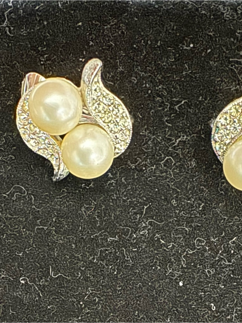 Vintage Pearl and Crystal Gold-Tone Clip Earrings - Cream
